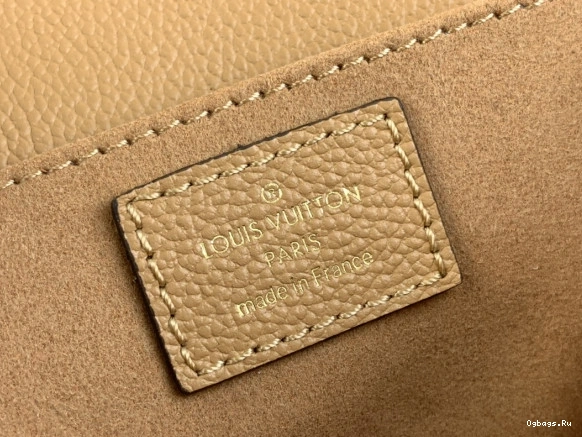 LOUIS EAST POCHETTE METIS VUITTON WEST 0131